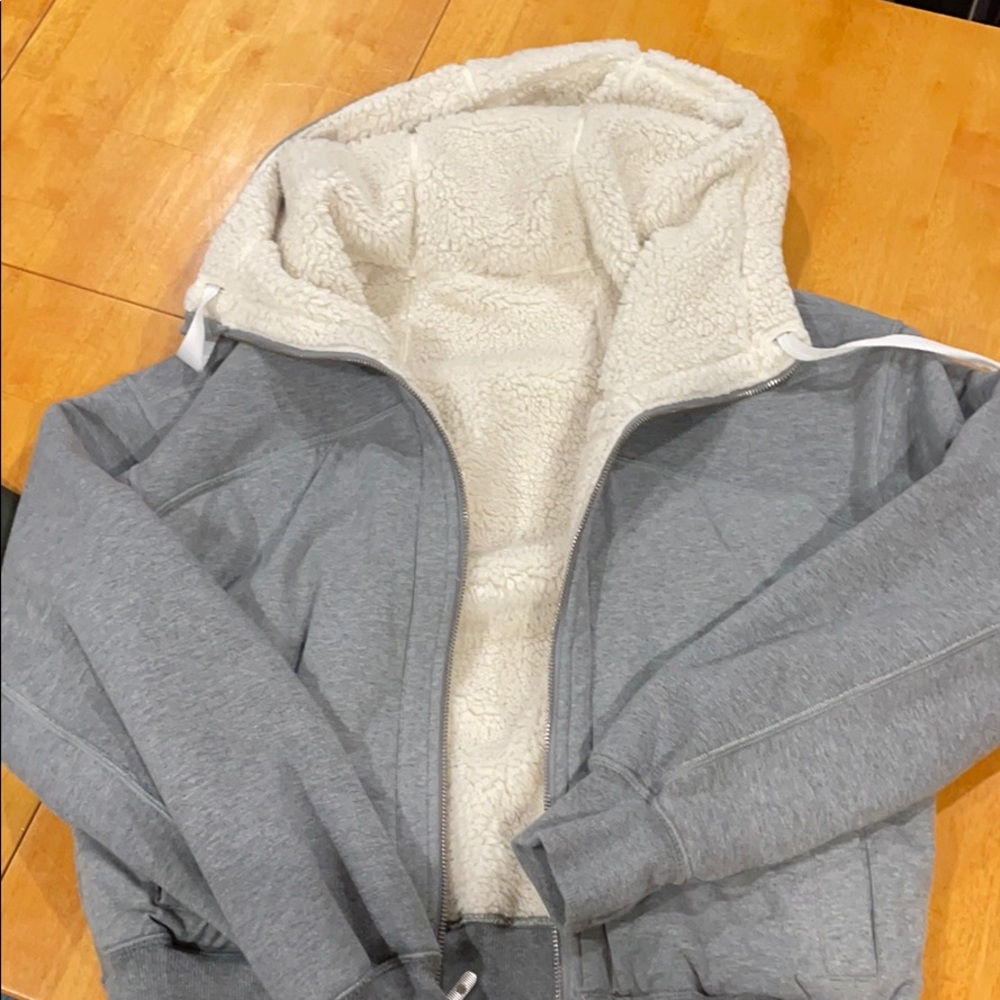 Reversible whit Sherpa and grey sweatshirt